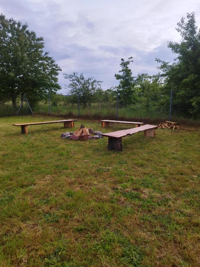 Domki Pod Świerkami - B&B Jezierzany