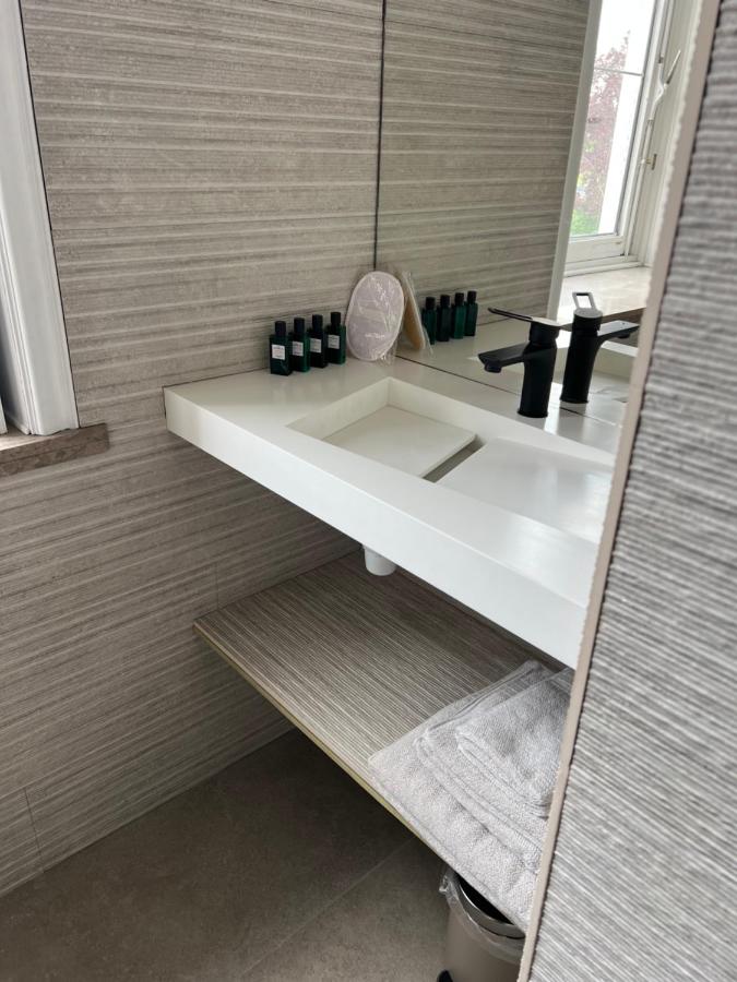 Kamer met Kingsize Bed en Uitzicht op het Zwembad