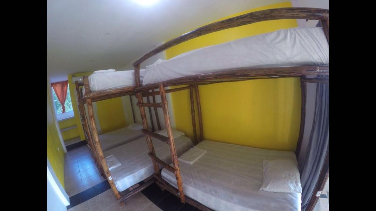 Bed in een Slaapzaal met 6 Bedden