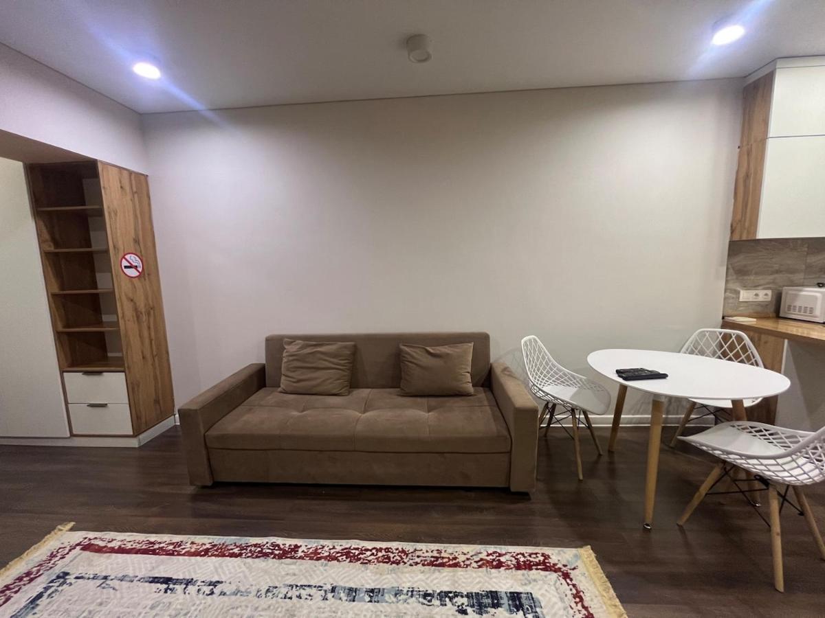 Апартамент на Тулебаева! - Bed and Breakfast Zhezdi