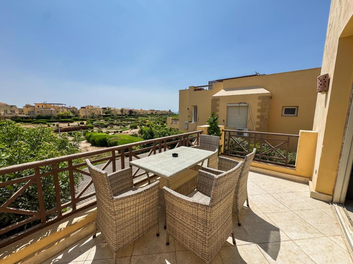 Relaxing 3BR Chalet Walk to the Beach at Einbay - Bed and Breakfast Al ‘Ayn as Sukhnah