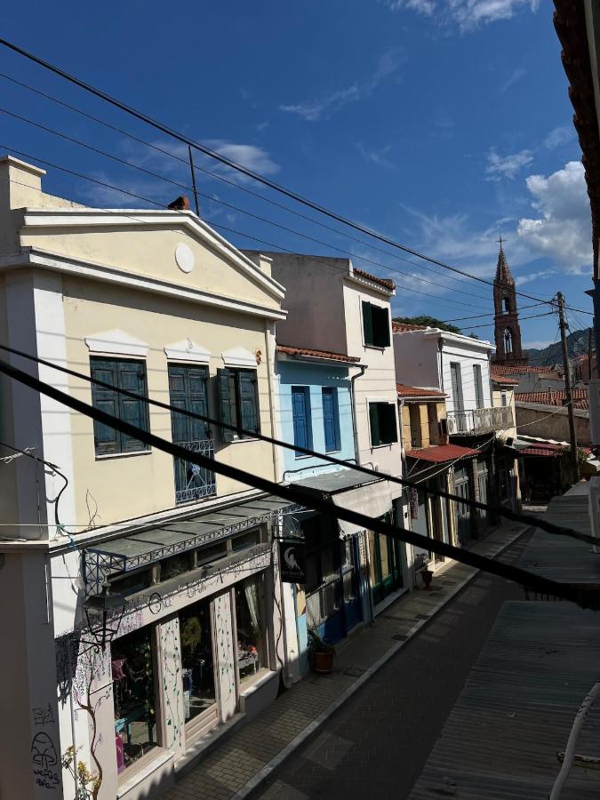 Iriki Loft, ένας ατμοσφαιρικός ρετρό χώρος στην Ερμού - B&B Mytilene