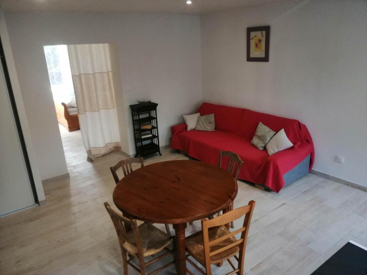 Gîte calme bercé par le bruit du ruisseau - B&B Arinthod