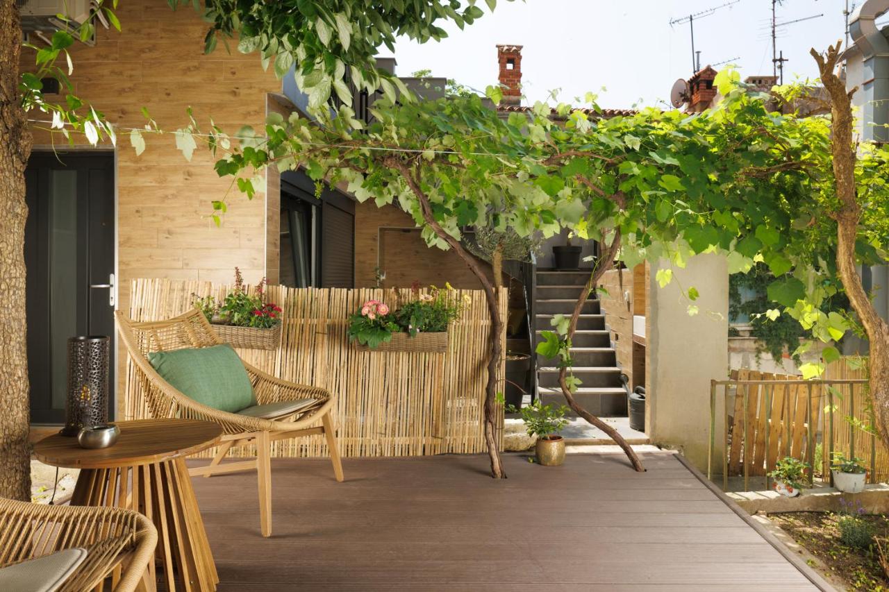 Old Town Nona Apartment with Balcony & Garden - B&B Pola