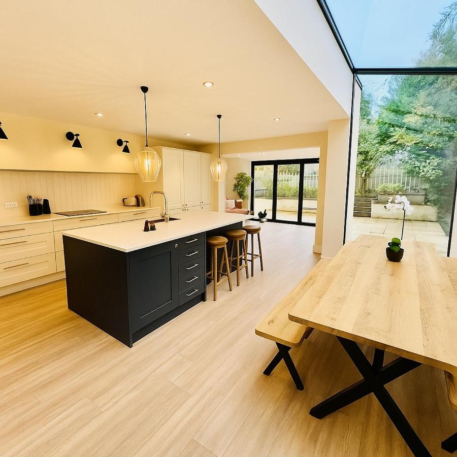 Stunning 5 bed house in enviable location - B&B Bath