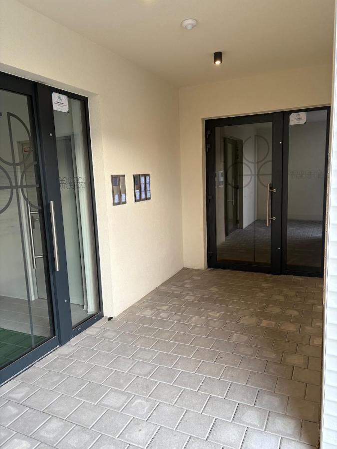 Topoľčianska Apartment Bratislava - Free Garage Parking & 10min Tram to Center - B&B