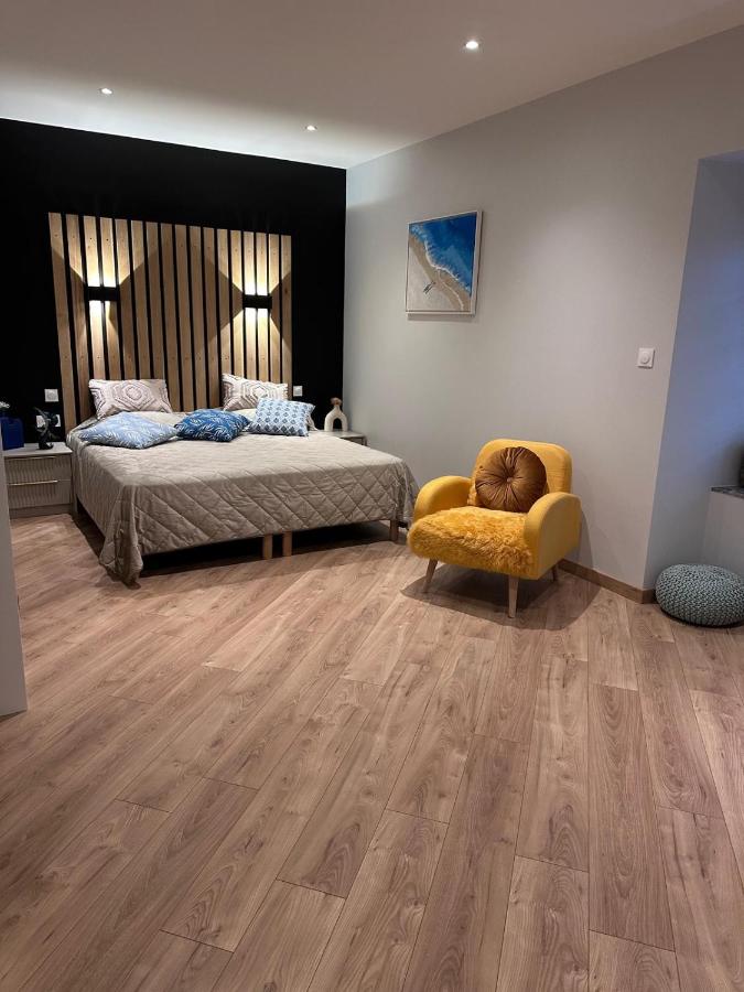 Chambre privée avec salle de bain - B&B Domagné