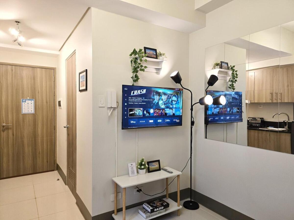 1BR Condotel with Balcony at FAME Residences #FM35-1 - Chambres d’hôtes Manille