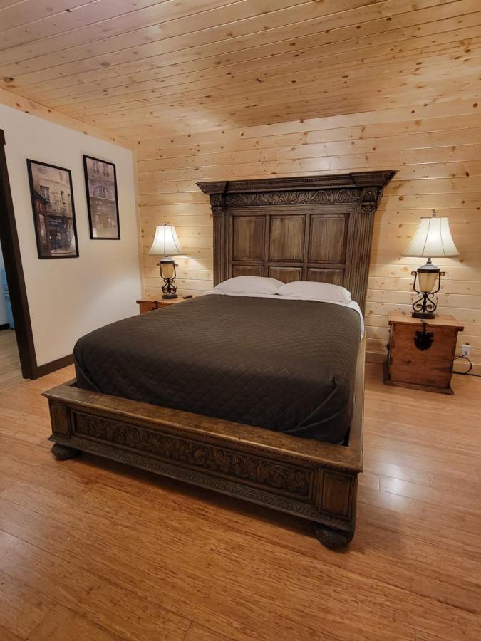 Deluxe Queen Room