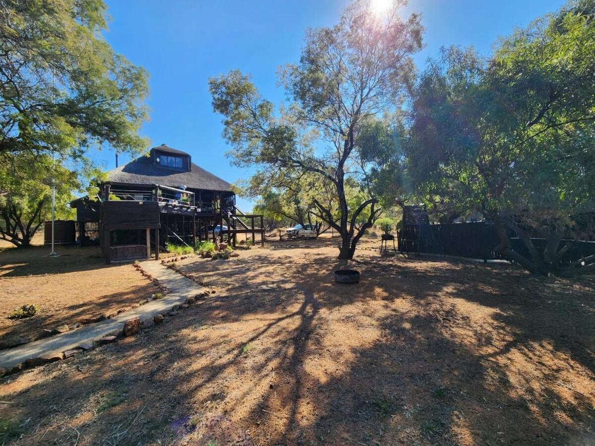 Glam Cabins at Vaalkop Dam Reserve - B&B
