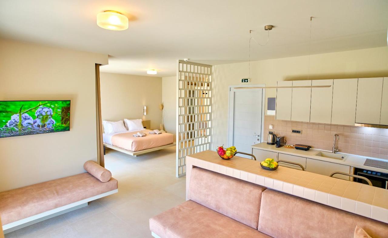 Suite met Kingsize Bed en Uitzicht op Zee