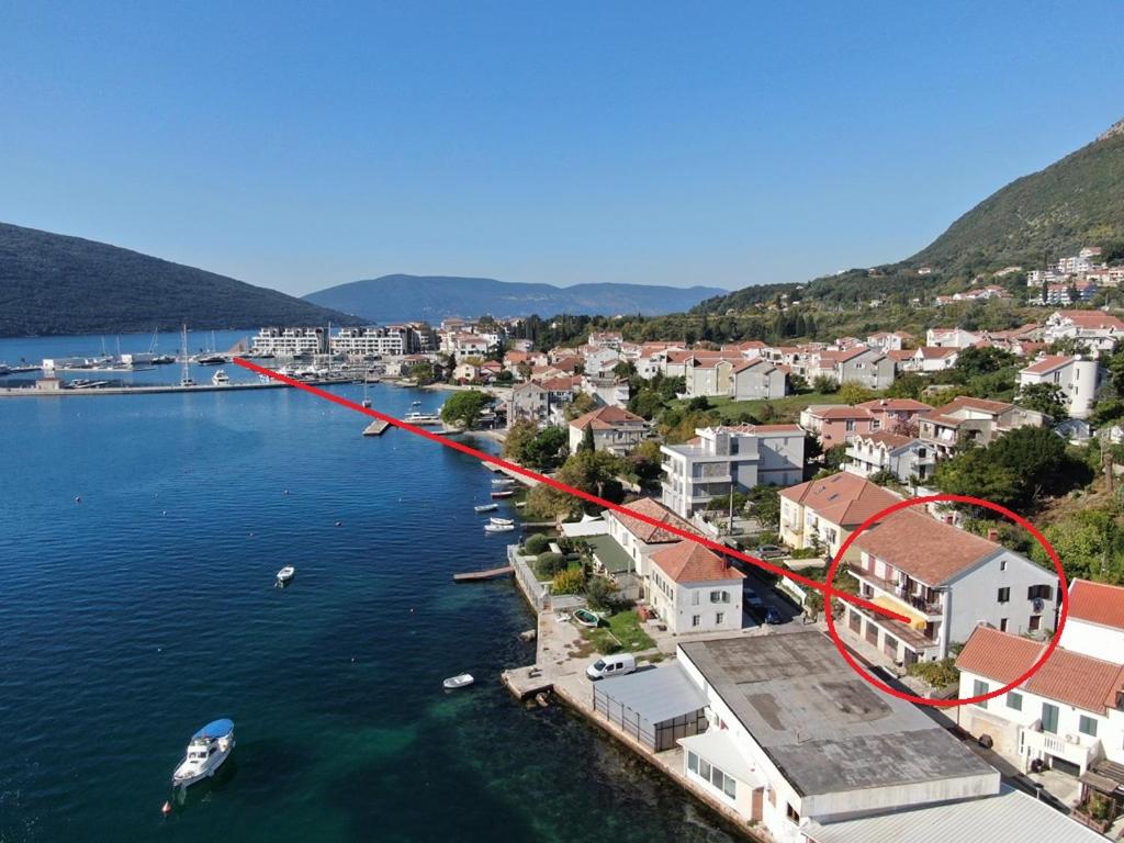 Djenovici Sunny port apartment - Bed and Breakfast Ðenovići