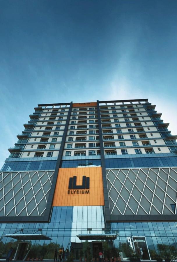 Margalla View Luxe Condo with Balcony-Elysium Tower - Chambres d’hôtes Islamabad