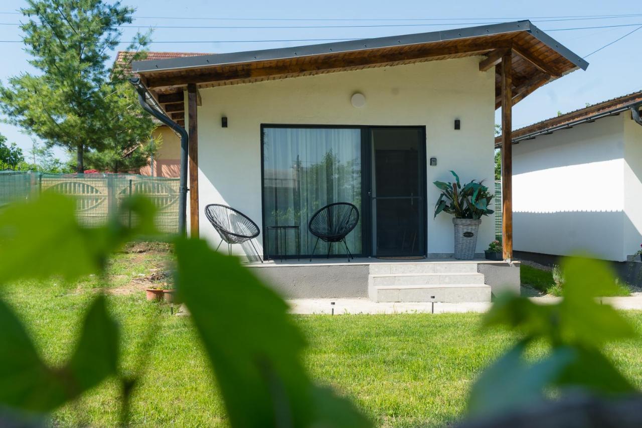 Cabanutele "La Garaj" - B&B