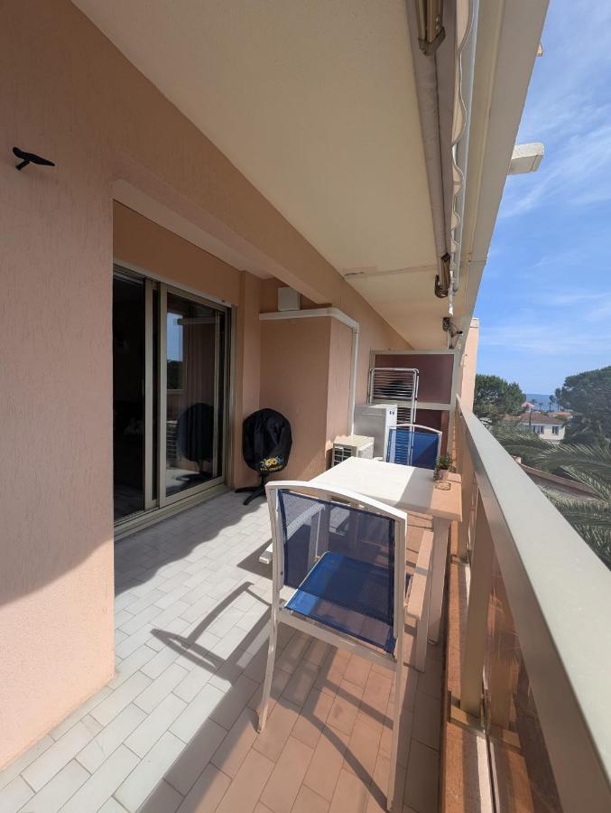 Résidence de Vacances avec piscine & Transat, à 2 minutes de la mer -Bât n7 - 2 appartements côte à côte terrasse communicante selon les disponibilités - Ferienwohnung Vallauris
