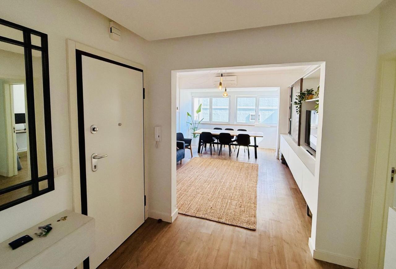 NEW 3 Bedroom Beachfront Apartment - Bed and Breakfast Carcavelos