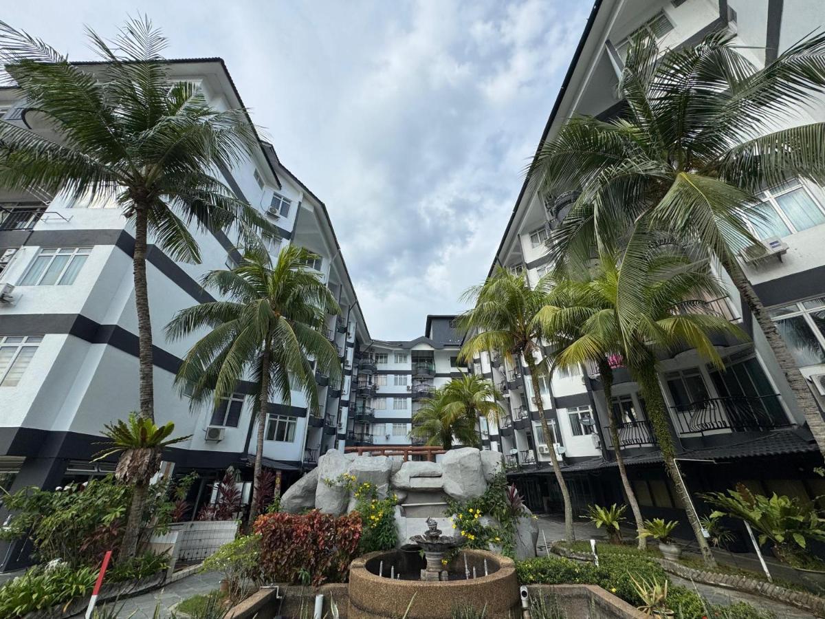 Golden Straits Villas Beach Resort - Nomad Homestay - B&B Port Dickson