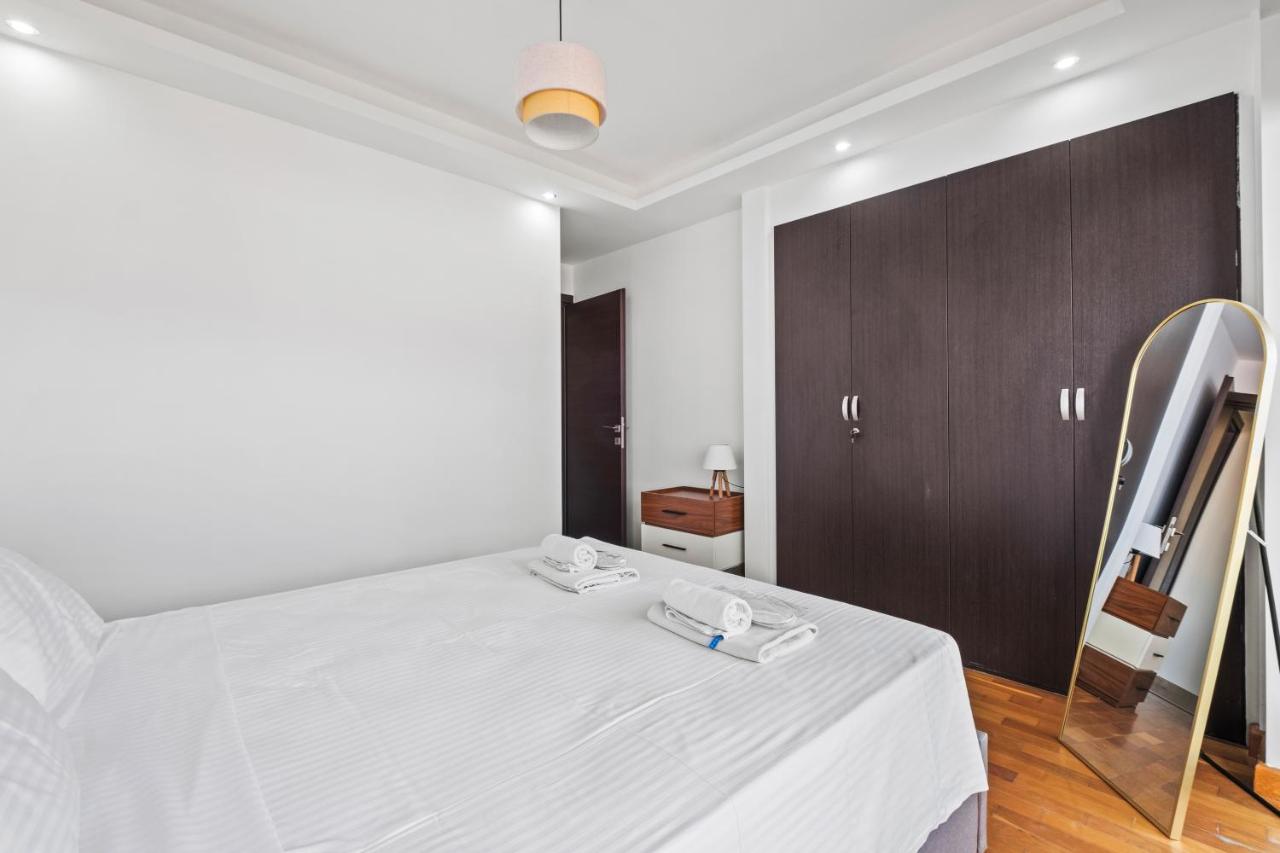 Appartamento con 2 Camere da Letto, Balcone e Vista mare
