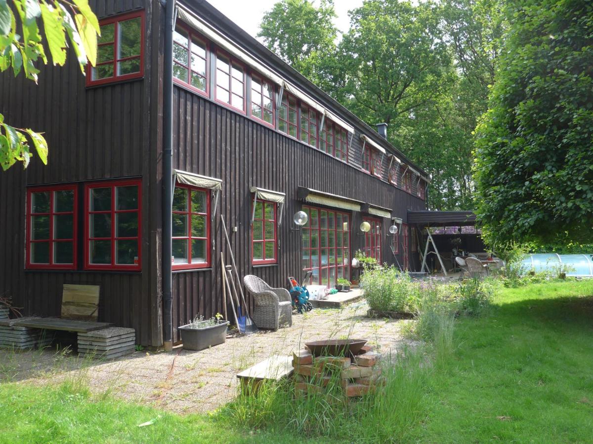 Eget rum i unik 70-tals villa - B&B