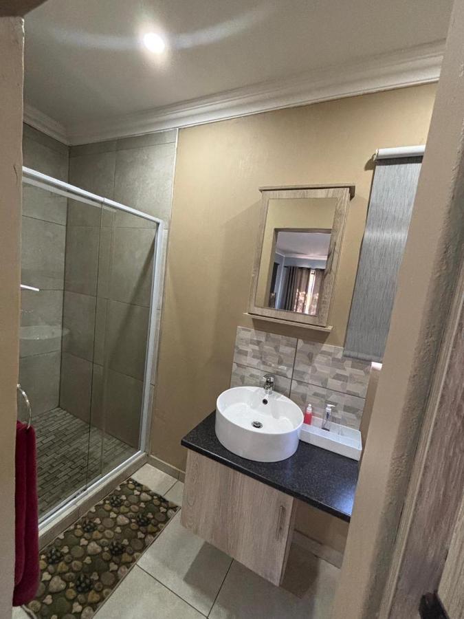 Deluxe Double Room (2 Adults + 1 Child)
