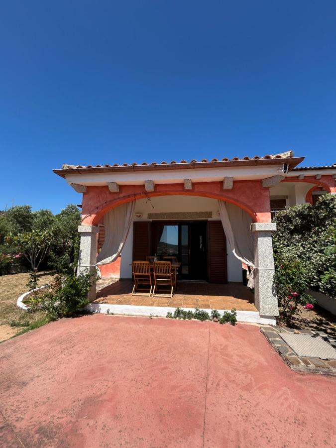 Villa con giardino e spettacolare vista mare a Porto San Paolo - B&B Porto San Paolo