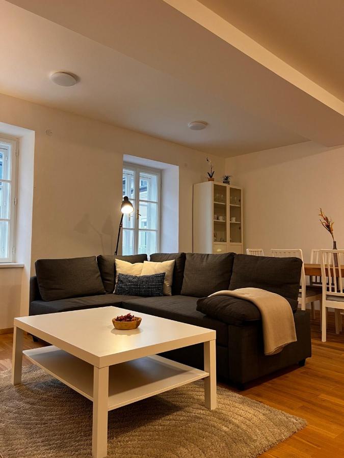 Einzigartige Altbauwohnung mitten in der City - B&B