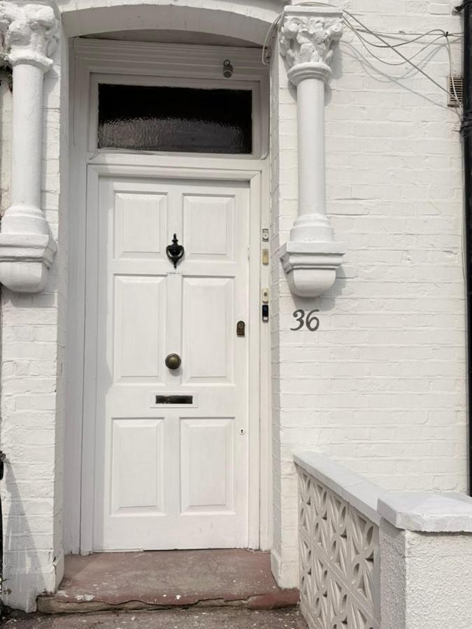 Studio Flat in West Hampstead - B&B London