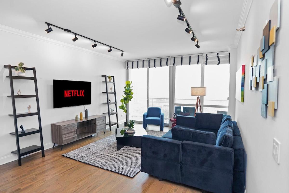 Luxury 1BR Michigan Suite Near McCormick Parking - B&B