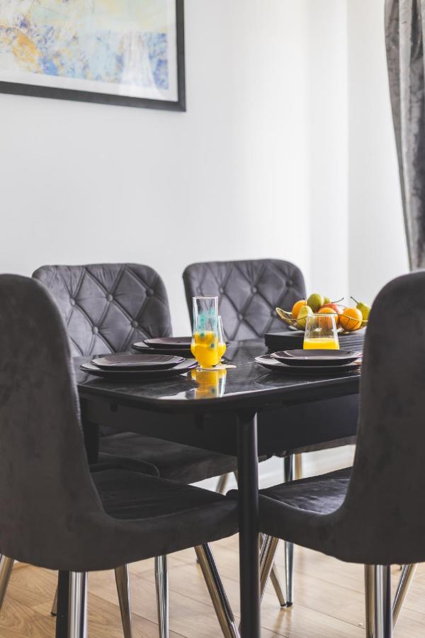 Spacious Wembley Flat Comfy Beds 2 Baths - B&B London