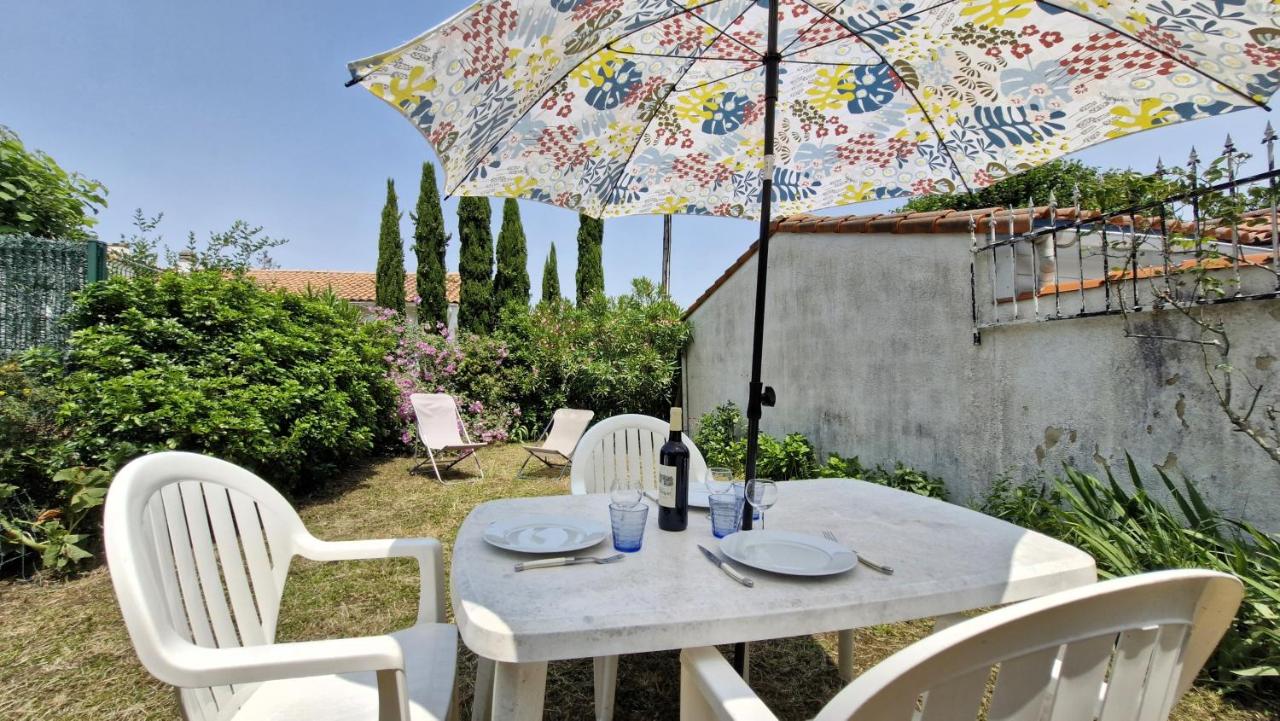 Royan - APPARTEMENT - rez-de-jardin - MARCHE à DEUX PAS PLAGE à 600m - B&B Royan