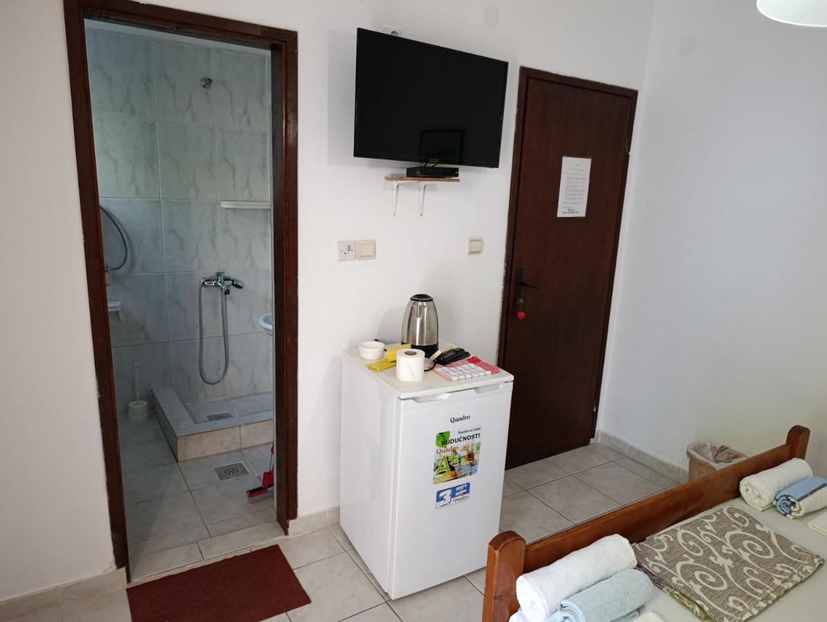 Julija- soba sa bračnim krevetom - B&B Petrovac na Moru
