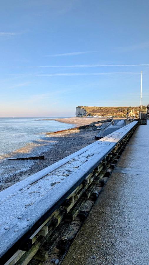 Beautiful beachfront apartment, 180d sea and cliff view - B&B