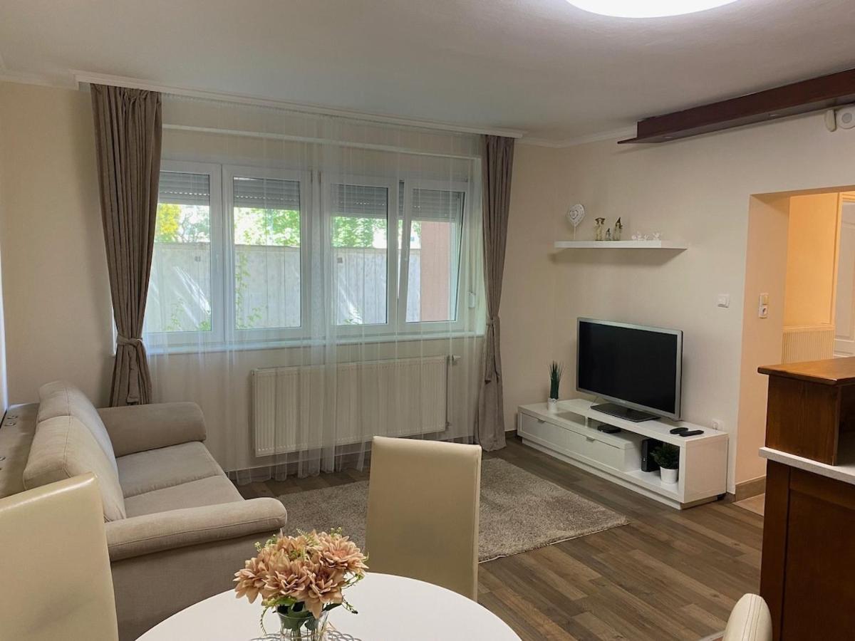 Vio Art Apartman - Ferienwohnung Székesfehérvár