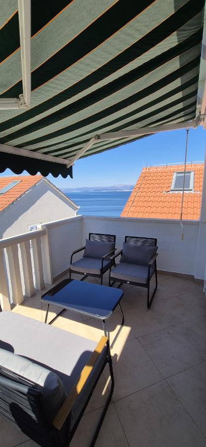 APARTMENTS BRUNO 3 - two-room penthouse apartment - wonderful view of the sea - the best location, first row to the beach - 10 minutes from Supetar ferry port - free secured parking - facilities nearby - Ferienwohnung Sutivan