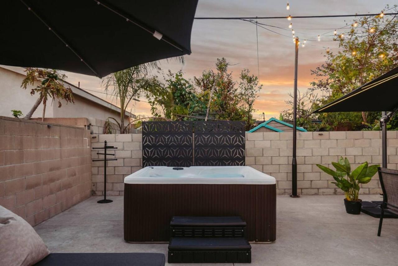 Lightsaber Lounge-Hot Tub-Billiards-10mnstoDisney - B&B Anaheim