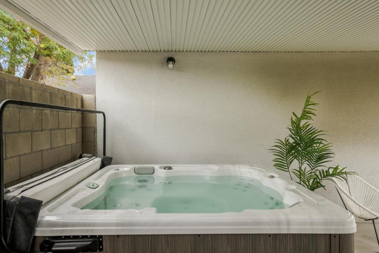 Luxury Hangout - Private Spa - Game Room - Arcade - B&B