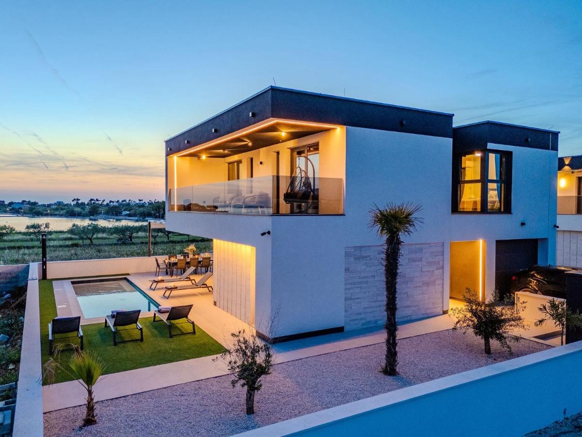 NEW! Luxury Villa Golden Hour near the beach with heated pool and sauna - TA Leut agency - Ferienwohnung Privlaka