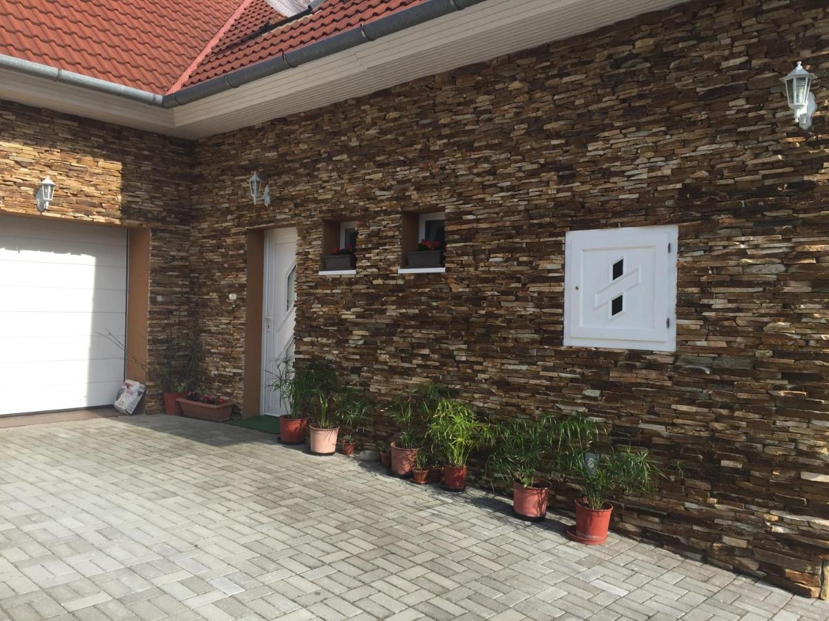Csikós Apartman - B&B Gyenesdiás