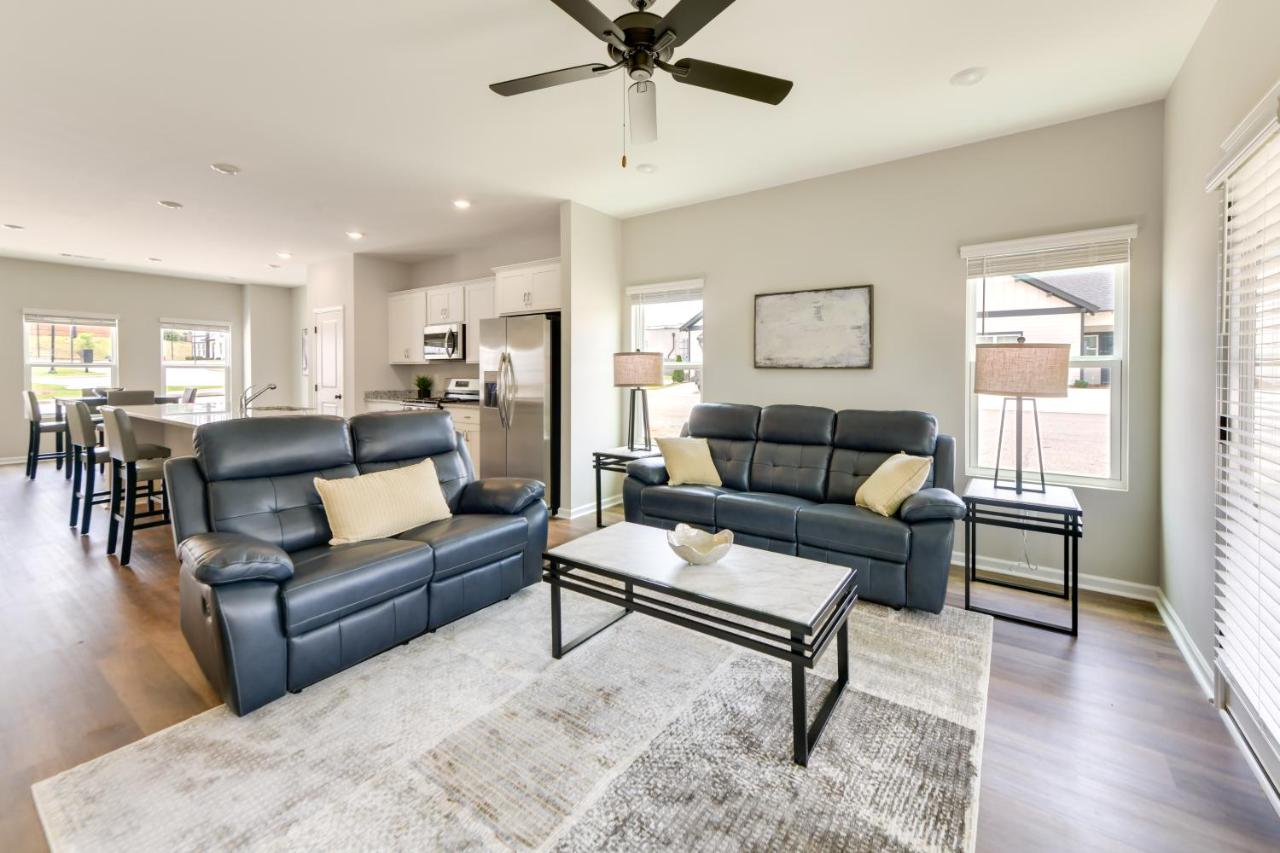 5 Mi to Auburn University Sleek Townhome with Patio - B&B Opelika