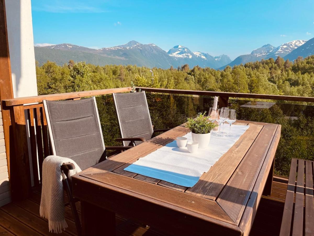 New Apartment, Porch & Sauna, Sunnmøre Alps - B&B