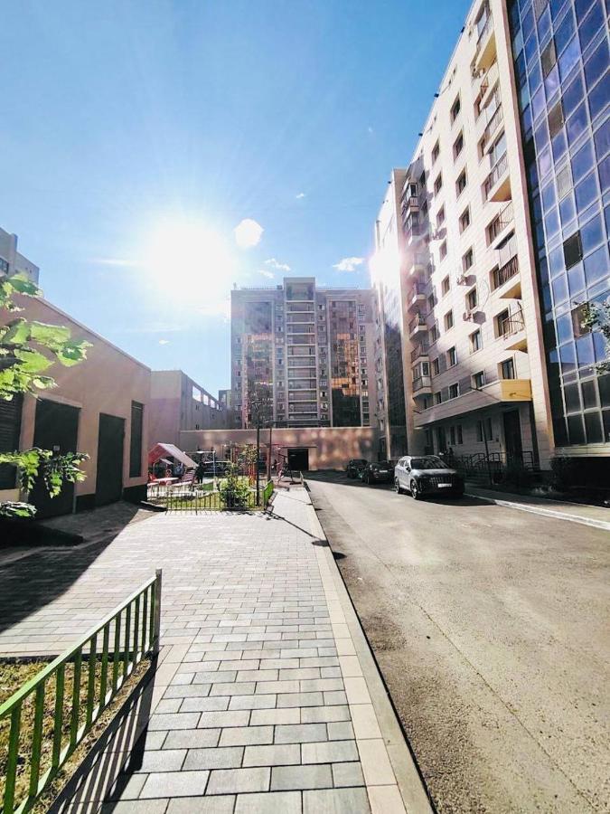 3 комнатная квартира в районе Ханшатыр - B&B Astana