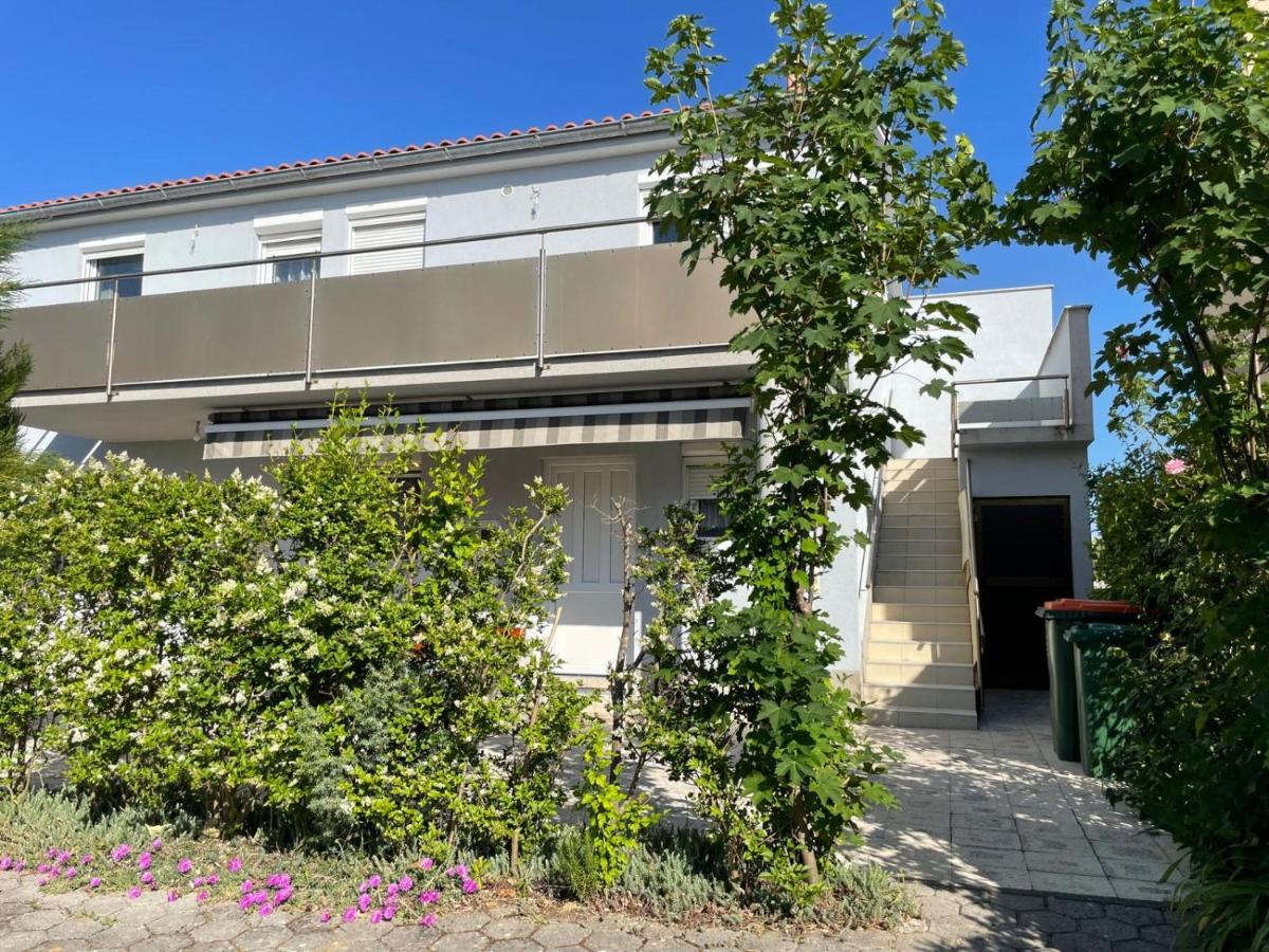 Apartamento de 2 dormitorios con balcón y vistas al mar