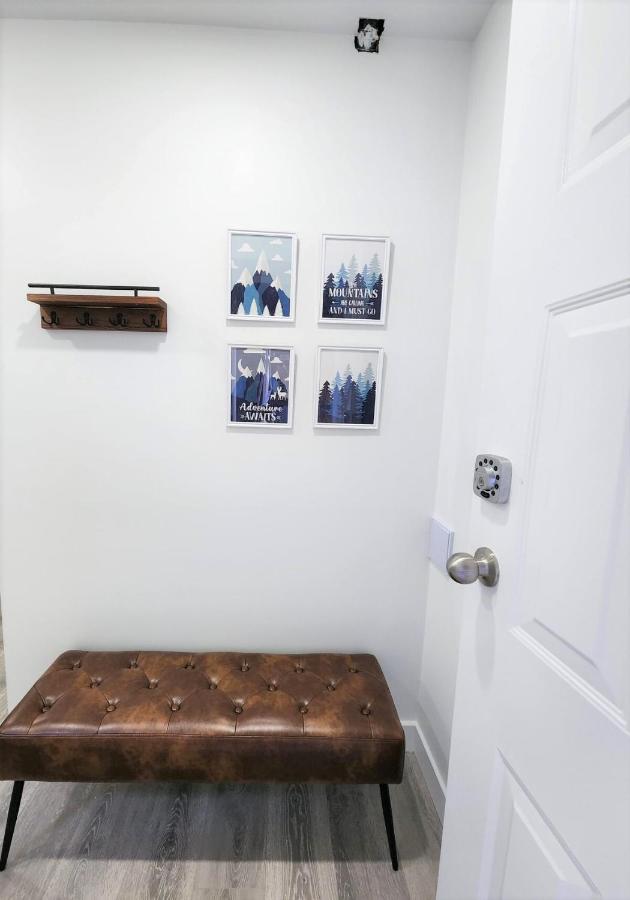 Gorgeous Two Bedroom Suite in a Quiet, Picturesque Neighborhood! - B&B West Vancouver