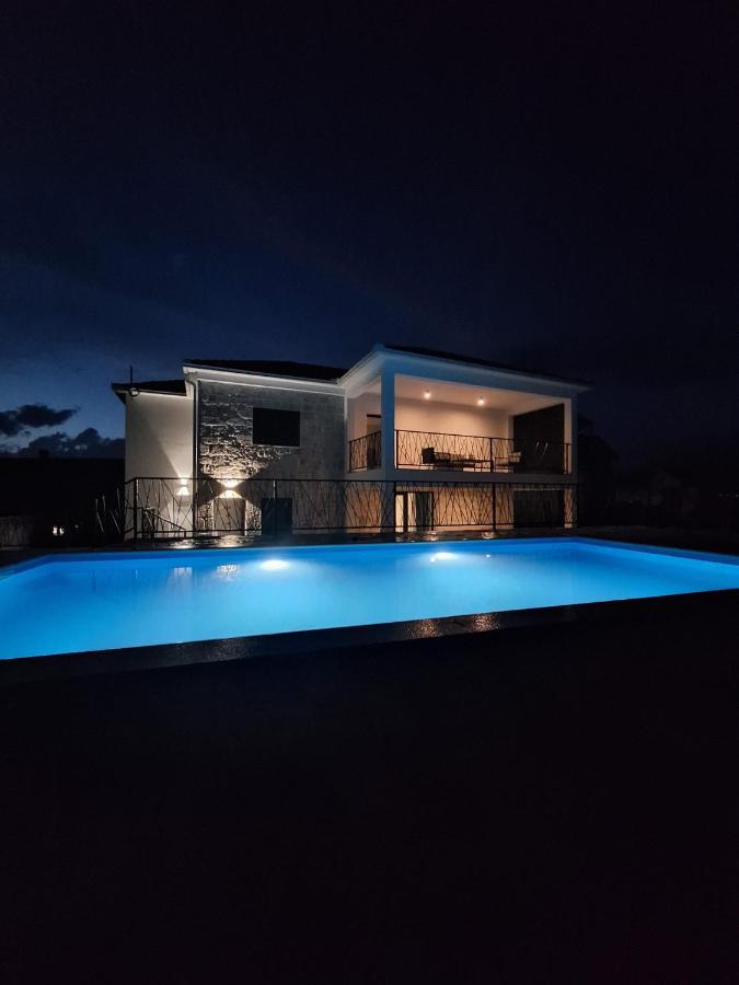 Vila Antisha - Kamena villa sa grijanim bazenom - Ferienwohnung Runović