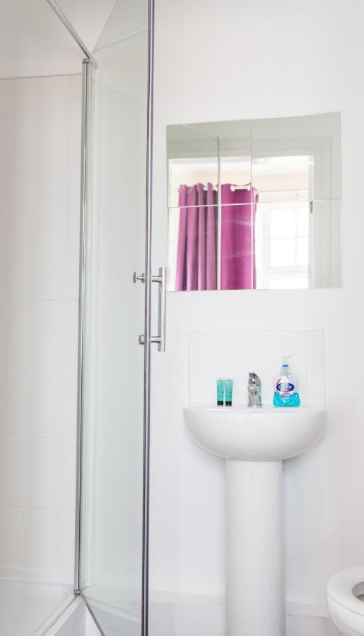 Zweibettzimmer mit eigenem Bad