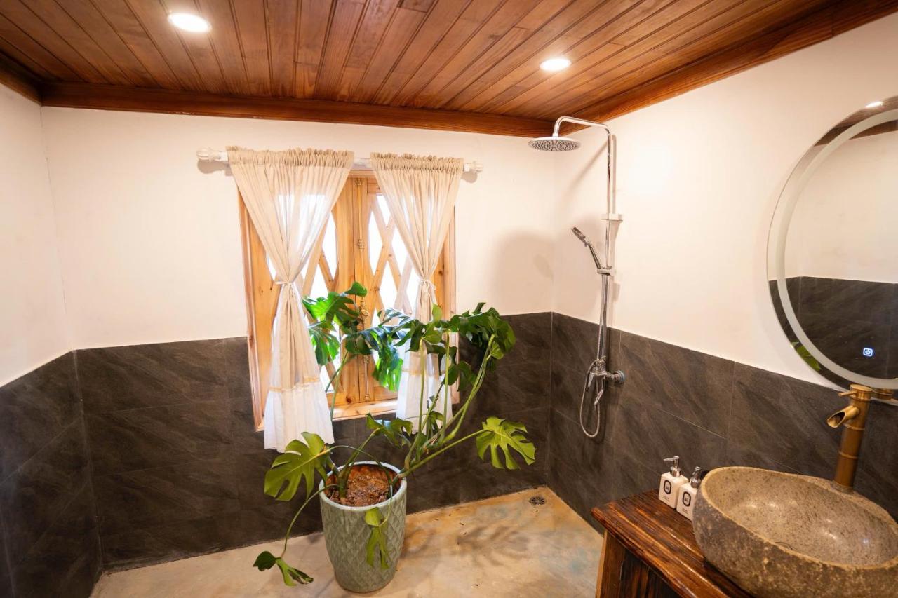 Deluxe Room (2 Adults + 1 Child)
