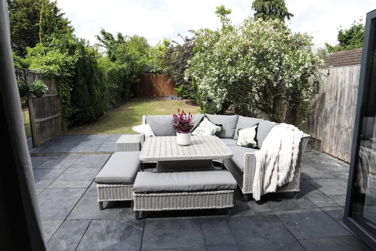 Cosy Home; New Refurbished Home and Double Parking - B&B