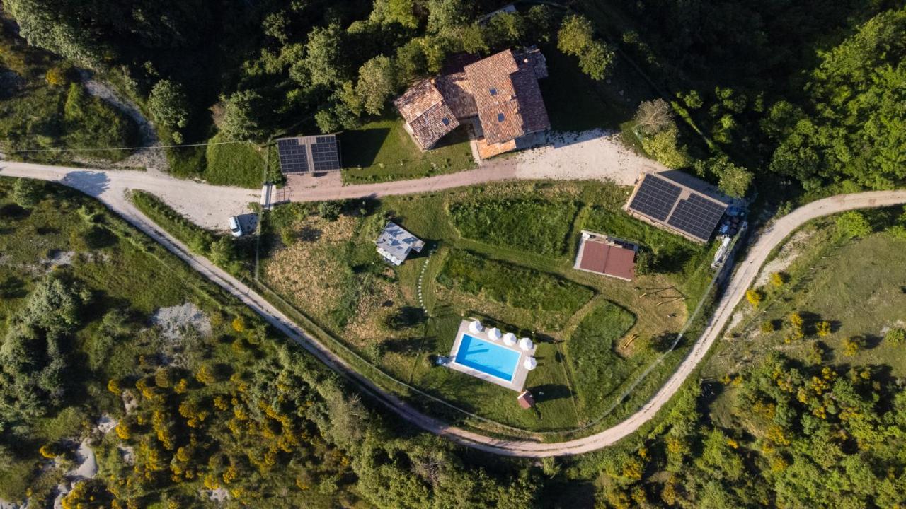 AGRITURISMO BUON VENTO, Appartamento L'ALBERO SBANDIERATORE una cozy home in Gubbio Italy - Chambres d'hôtes Gubbio