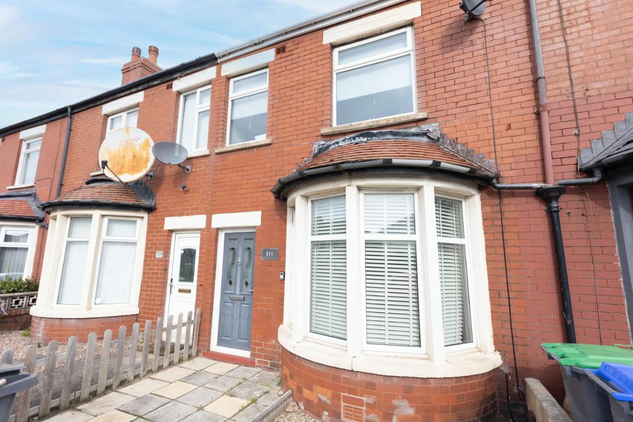 Charles Alexander Short Stay - Ansdell House - B&B Blackpool