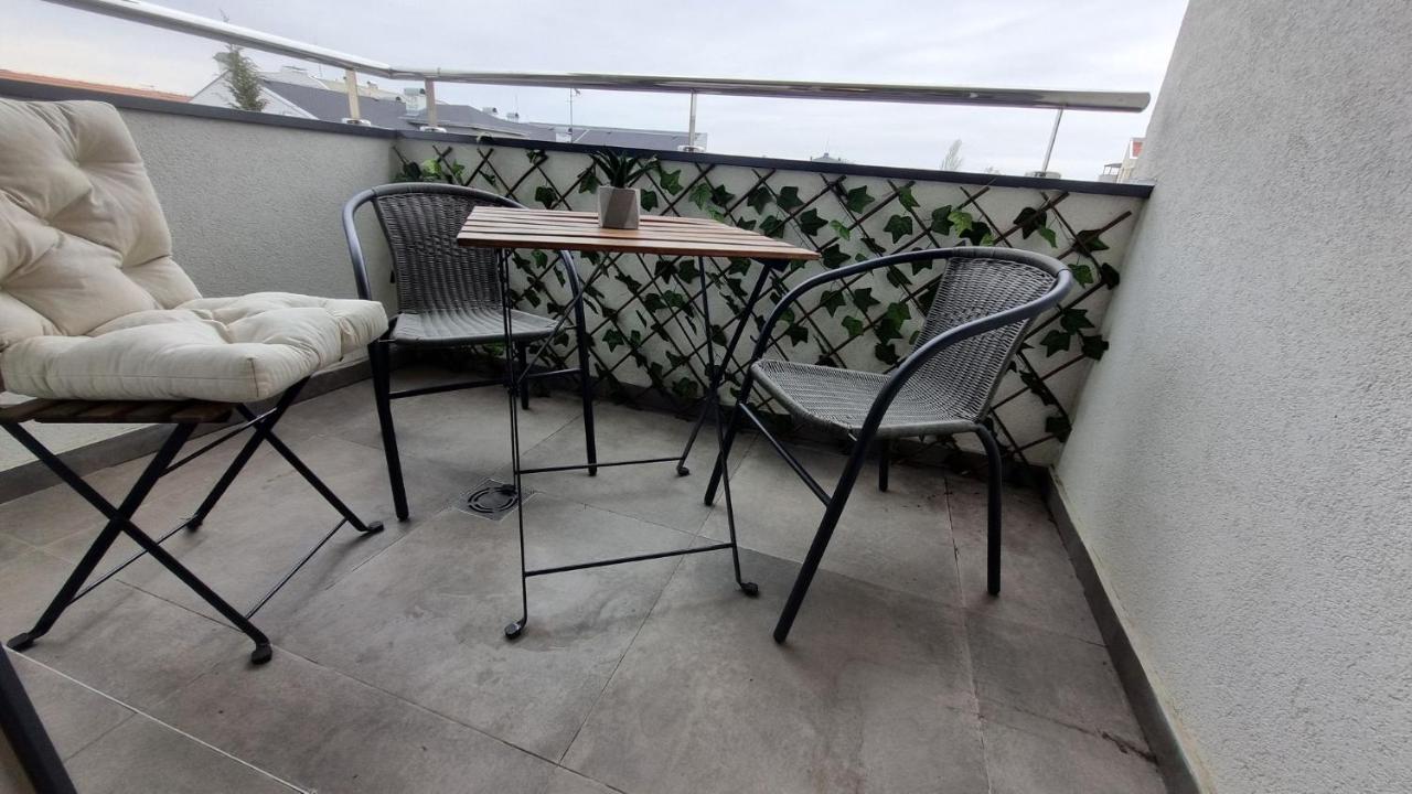 Apartman Dea Lux Novi Sad - Garage Parking -WiFi - B&B Novi Sad